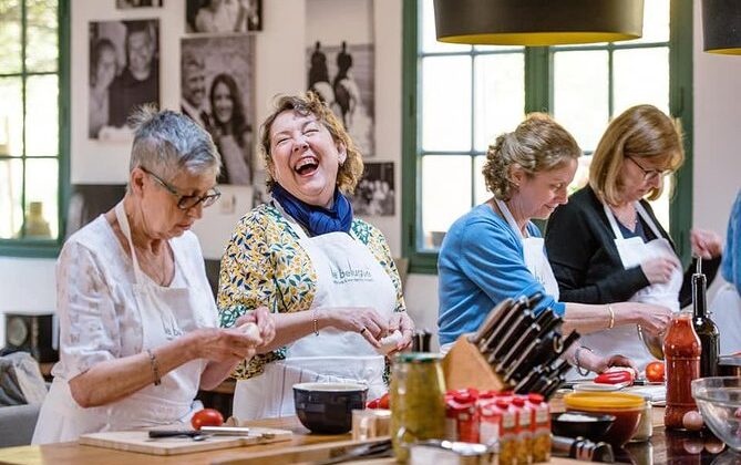 Cooking vs. Baking: Which Culinary Hobby Is More Fulfilling for Seniors?